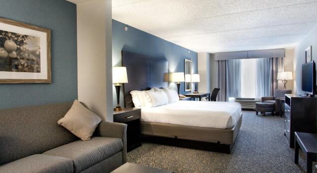 Четырёхместный люкс Holiday Inn Express Hotel and Suites Arcadia by IHG
