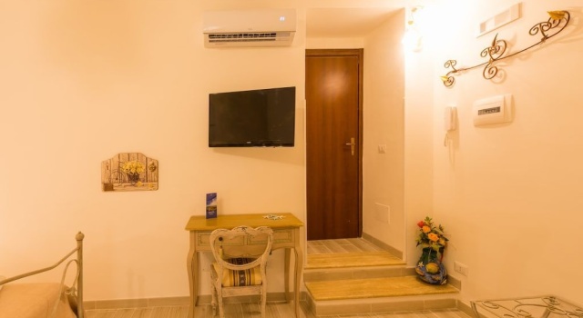 Трёхместный номер Standard с балконом B&B Seros