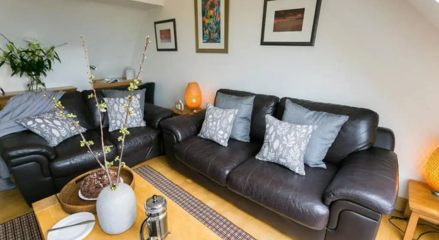 Bwthyn Bach, จอง โรงแรม Llandyfriog Glamorgan