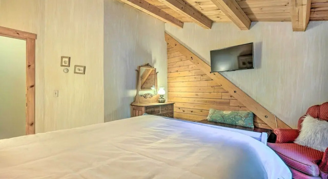 Коттедж Game Room & Hot Tub: Pet-friendly Mount Snow Gem