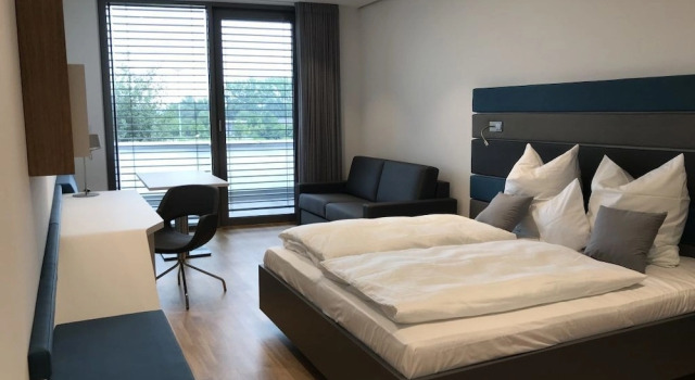 7 Hotel & Boardinghouse