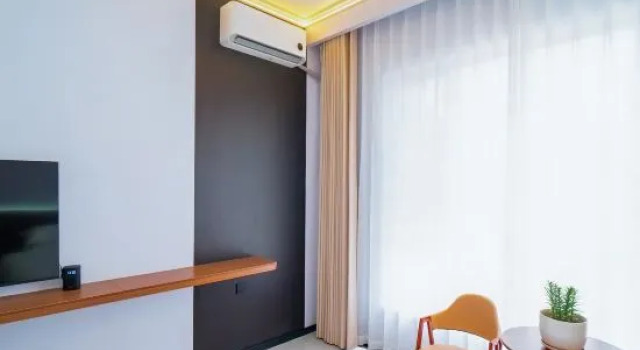 Yue Bo, Book Hotel Jiuquan Gansu