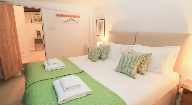 Butlers Cottage, Забронировать Дом для отпуска Отели в центре Берфорд, в центре