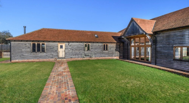 Lovely Holiday Home with Hot Tub near Bexhill & Hastings