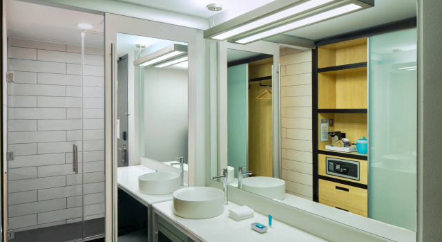 Четырёхместный номер Standard Aloft by Marriott Louisville East