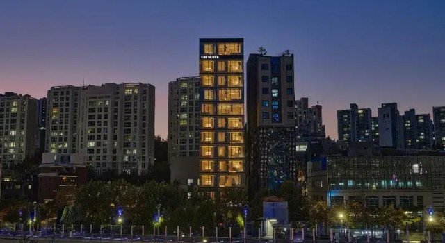 Uh Suite The Seoul