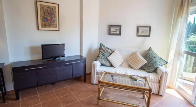 Skol 329 – Spacious Beachfront Studio with Sea Views, Забронировать Отель Марбелья Коста-дель-Соль, рядом с Пристань Марбелья