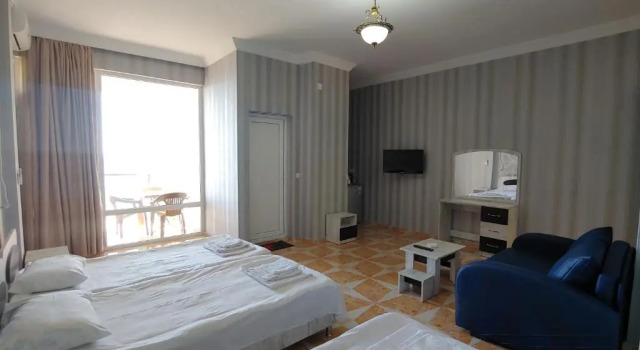 Четырёхместный номер Comfort с балконом и с красивым видом из окна Hotel kvariati Nugo