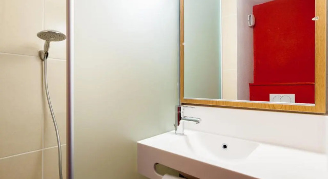 Трёхместный номер B&B HOTEL Montpellier Centre Le Millénaire