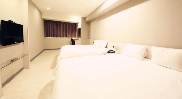 Четырёхместный номер Superior Grand Earl Hotel