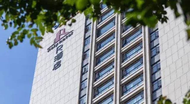 R Hotel Kunming, Rezerwuj Hotel Hotele w Kunming z parkingiem, Parking