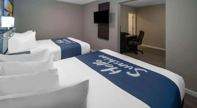 Четырёхместный номер Standard Days Inn by Wyndham Galt - Elk Grove South