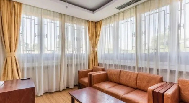 Четырёхместный люкс Shanhai Holiday Hotel