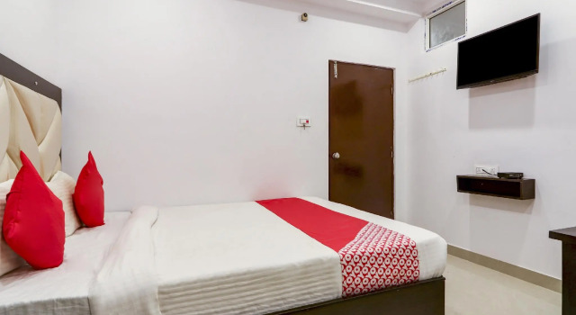 OYO 74434 Ss Grand, Rezerwuj Hotel Shamshabad 