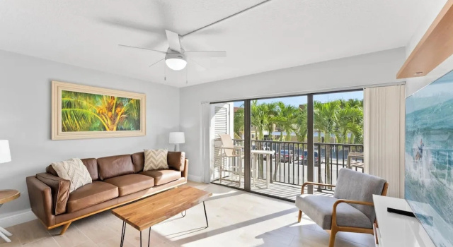 Номер Deluxe Chateau by the Sea - Cocoa Beach Oceanfront Pet-Friendly Condos with Rooftop Deck & Heated Pool