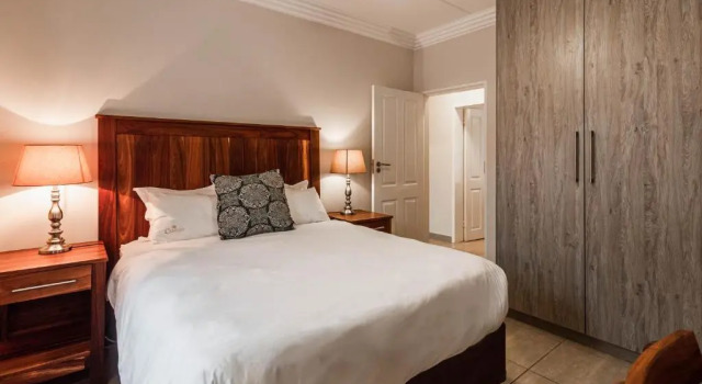 Апартаменты Superior Camelot Guest House & Apartments