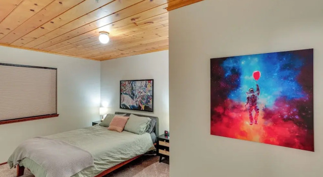 Коттедж Crestline Cabin: Mountain Views & Fire Pit!