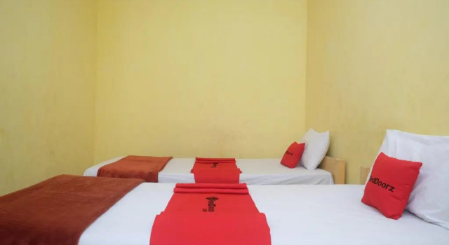 RedDoorz near Pelabuhan Nusantara Parepare, Book Hotel Hotels in Sulawesi with Parking, Parking