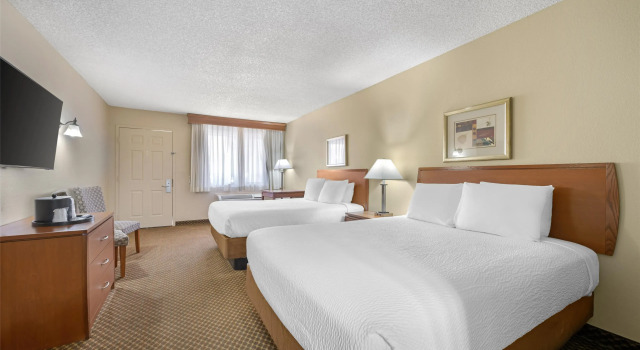 Четырёхместный номер Standard Best Western Cottonwood Inn