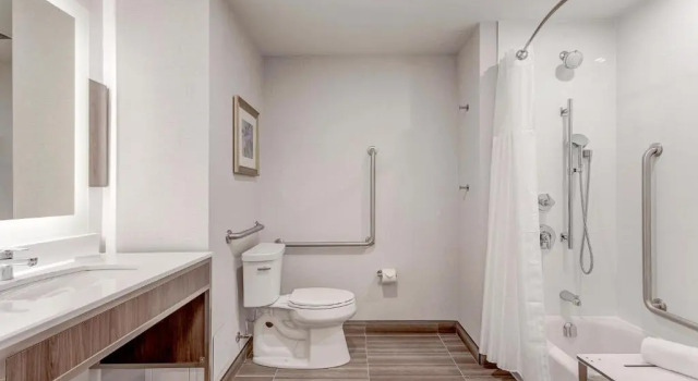 Двухместный номер Accessible Hilton Garden Inn Toronto/Brampton West, Ontario, Canada
