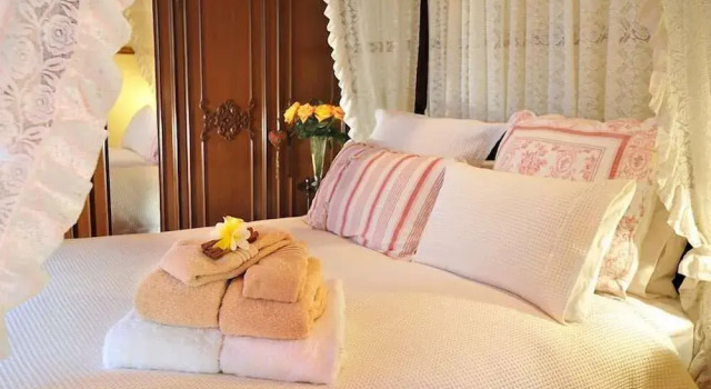 Mary Cards Coach House, Book Bed and Breakfast Olinda Dandenong Ranges