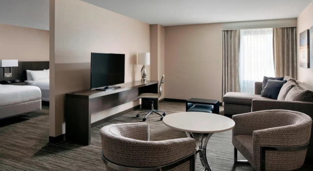 Четырёхместный номер Executive San Francisco Airport Marriott Waterfront