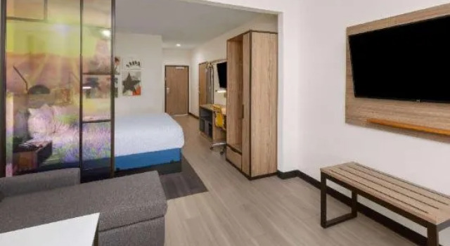 Люкс c 1 комнатой La Quinta Inn & Suites by Wyndham El Paso East Loop-375