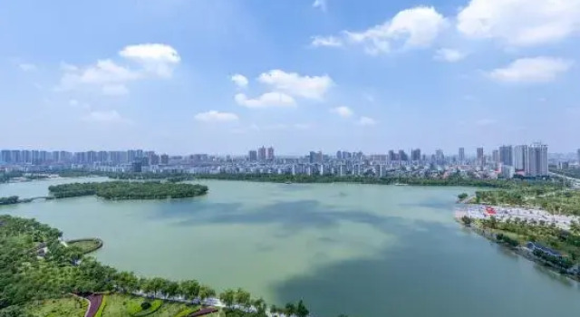 Люкс Deluxe с красивым видом из окна Vienna Hotel (Nanchang County Chengbi Lake)