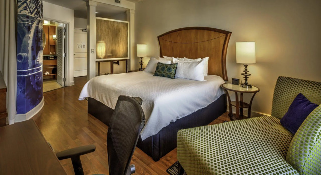 Номер Standard с видом на озеро Hotel Indigo Jacksonville-Deerwood Park by IHG