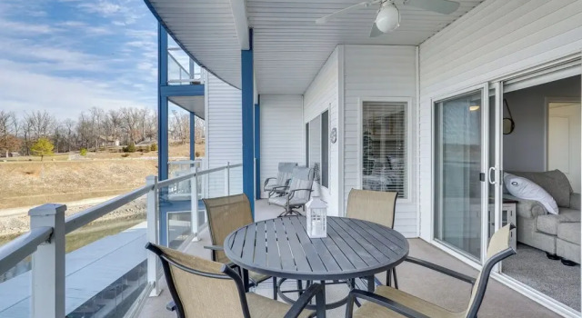 Lake Ozark Condo w/ Water Views & Pool Access!, Забронировать Апартаменты/квартира Озеро Озаркс Lake of the Ozarks
