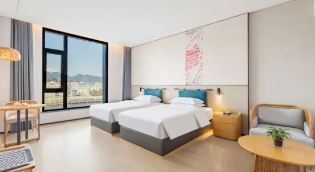 Четырёхместный семейный люкс с 2 комнатами Mochi Hotel Ningbo Xikou