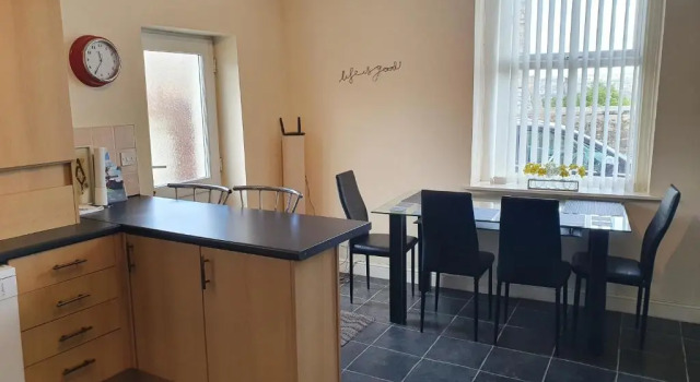 Коттедж с 3 комнатами Pomfret House, 3 Bedrooms, Burnley Central, Contractors and Groups first choice, Free Parking