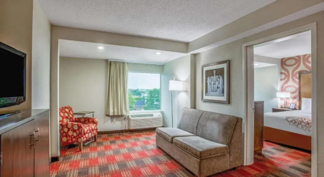 Двухместный люкс c 1 комнатой La Quinta Inn & Suites by Wyndham DC Metro Capital Beltway