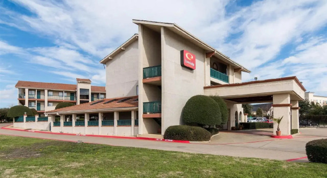 Econo Lodge Inn and Suites Arlington