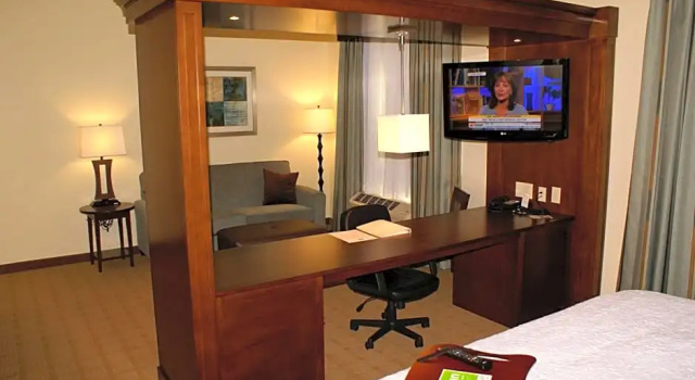 Doppel Studio Hampton Inn & Suites Center