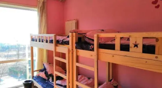 Кровать в общем номере (мужской номер) A youth hostel·B&B with sea views (Golden Beach Beer City)