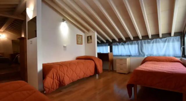 Cozy Apartment in Lovere near Lake, Buchen Sie Ferienwohnung Hotels in Iseosee mit Parkplatz, Parkplätze