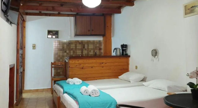 Двухместный номер Standard с балконом Guesthouse Chryssoula