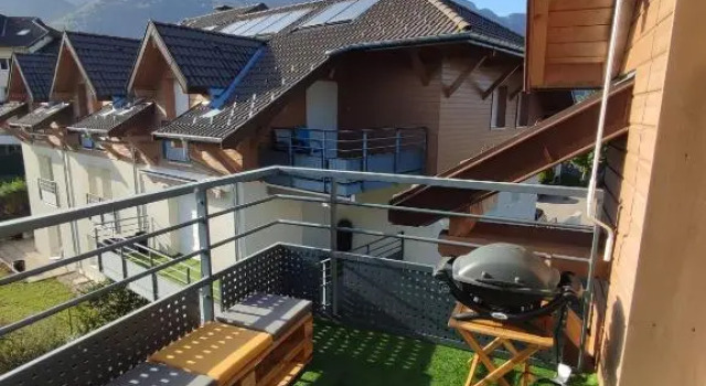 Appartement plein centre village, vue montagnes, proximité immédiate lac, Забронировать Апартаменты/квартира Дуссар Массиф Де Бож