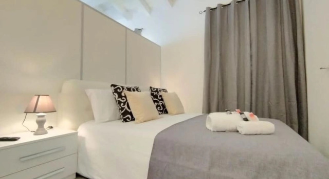 Апартаменты Deluxe Holmann Suite & Rooms