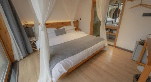 Standard Doppel Zimmer mit Bergblick BaHaoBieYuan
