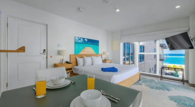Upscale Studio City and Harbor Views Urban Oasis, Забронировать Отель Ораньестад Аруба