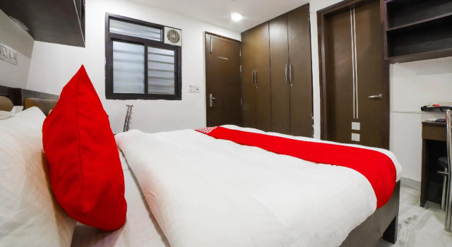 OYO 76282 Hotel 7S