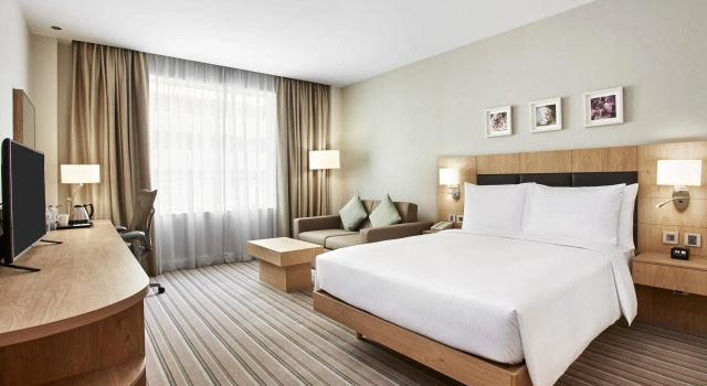 Hilton Garden Inn Dubai, Mall Avenue