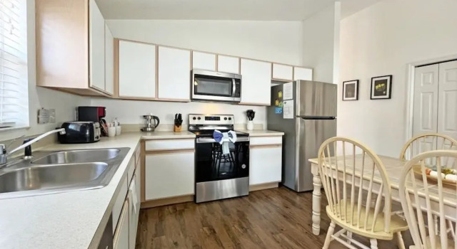 Коттедж Bloomingdale Villa 4 Bedroom Home by RedAwning