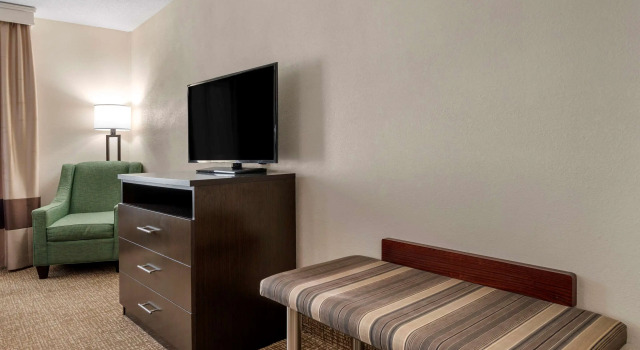Четырёхместный люкс Comfort Suites Miamisburg - Dayton South