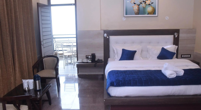 Номер Premium King Castle Mcleodganj-centrally heated and air cooled- Near MALL Road