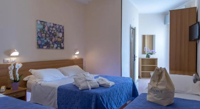 Четырёхместный номер Standard с видом на море Hotel Globus