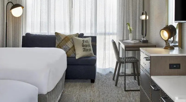 Номер Deluxe Renaissance Mobile Riverview Plaza Hotel
