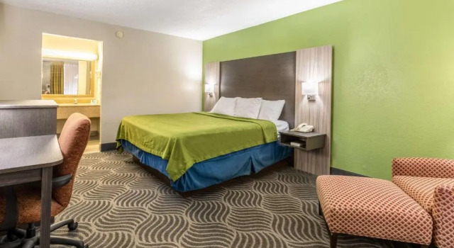 Standard huone näköala uima-altaalle Quality Inn Newport